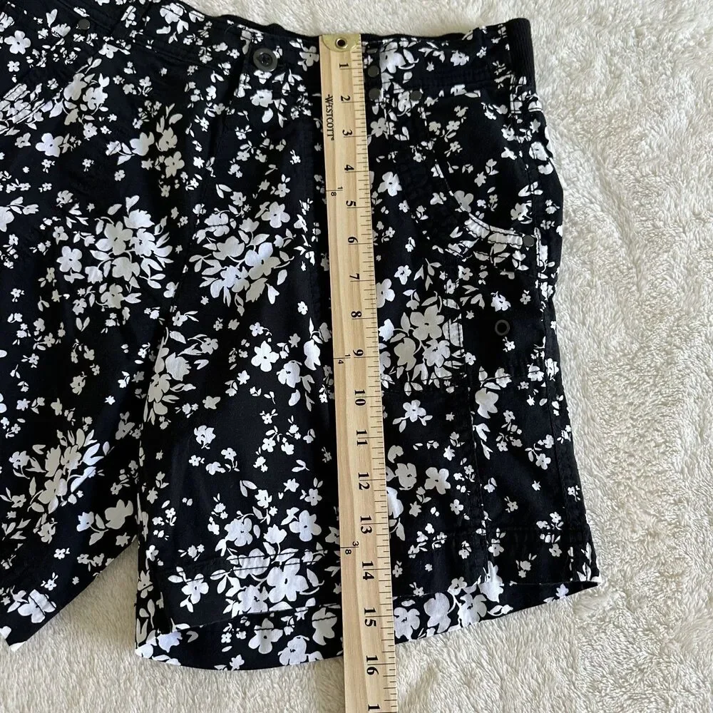 Juniper and Lime Shorts Womens Size S Black White Floral Stretch Waist Cotton